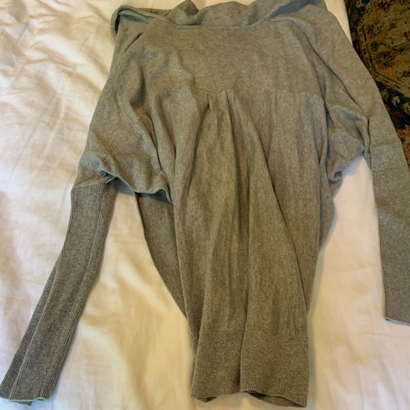 cute long sleeve/sweeter - Picture 3 of 3